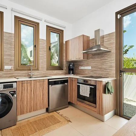 Willa Levanda Dreams 8 Paralimni